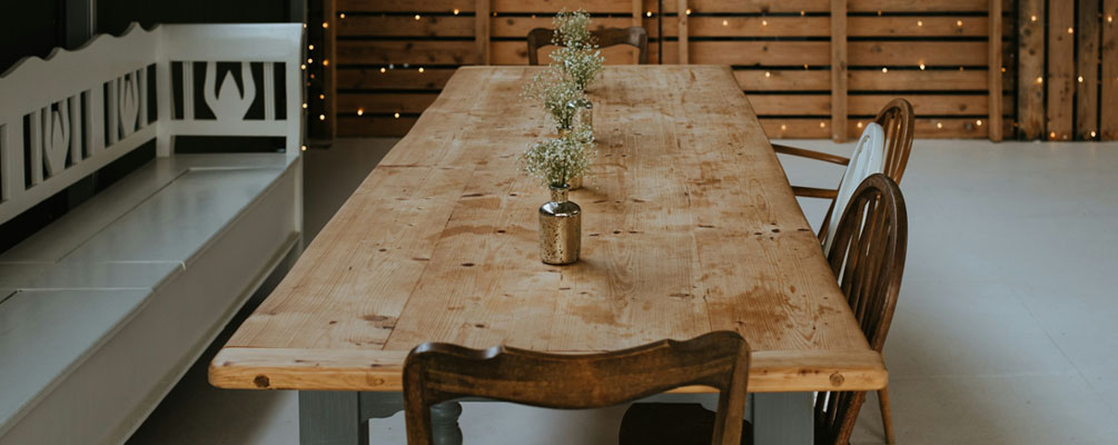 Table en bois sans nappe