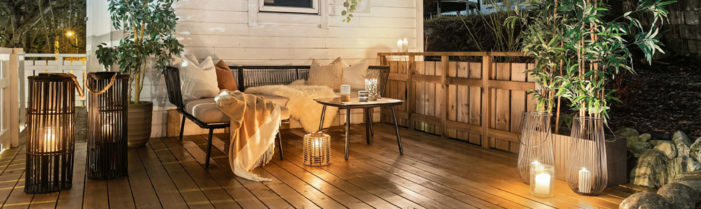 Coin cosy sur terrasse en bois