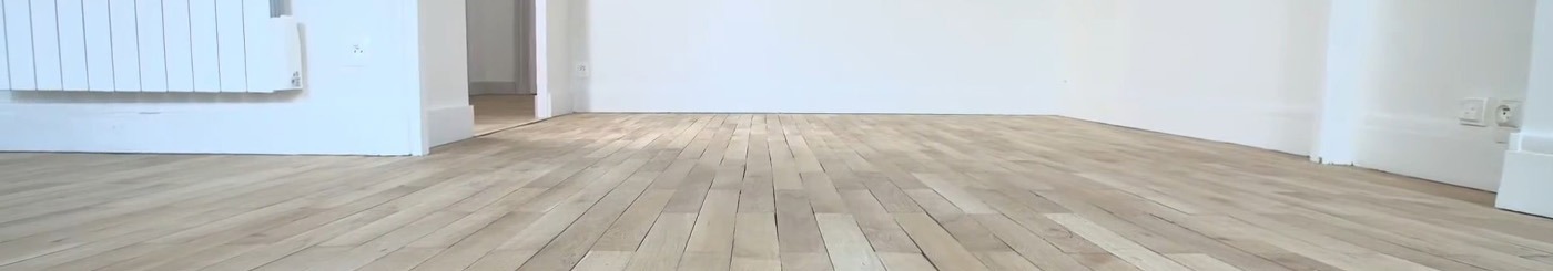 Comment poncer un parquet à la main ? Le guide complet 